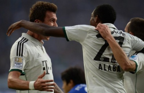 Bayern Munich's Croatian striker Mario Mandzukic (L) celebrates with teammates after scoring in the 4-0 rout of Schalke 04