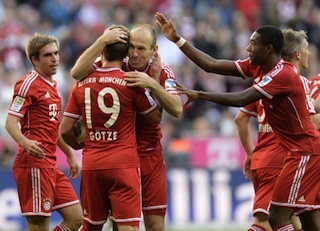 Arjen Robben others celebrate