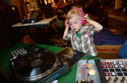A toddler takes part in a "Baby DJ School" class, aimed at preschool children to learn the basics on how to mix music, in New York, October 7, 2013.  AFP Photo