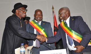 Jonathan shakes hands with deputy president of the People's Assembly, Augusto Olivais