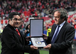 Eusebio receiving UEFA's president's award in 2010 from Michel Platini