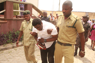 Arowolo being taken to Kirikiri Prison. PHOTOS: IDOWU OGUNLEYE