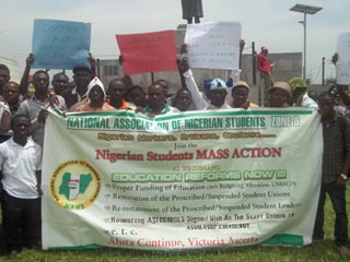 Students protesting in Lagos Monday against the continuing strike by ASUP
