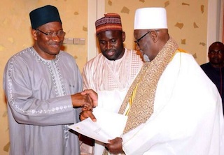 President Goodluck Jonathan shakes Sheikh Ahmad Tijjani spiritual leader, Tijjaniyya sect Photo: @renoomokri