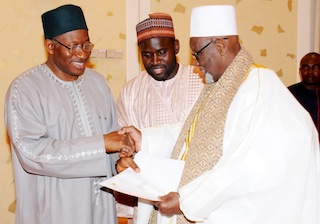 PRESIDENT GOODLUCK JONATHAN (L) RECEIVING A LETTER FROM THE KHALIFAH SHEIKH, AHMED TIJANI INYASS (R) DURING HIS VISIT TO THE PRESIDENTIAL VILLA ABUJA ON SATURDAY 31 May 2014, WITH THEM IS THE SON OF THE SHEIKH, AHMED-TIJANI AWALU