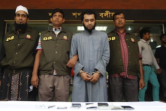 Bangladeshi police present Samiun Rahman (C), a British citizen of Bangladeshi origin, on suspicion of ties with global jihadist organisations in Dhaka