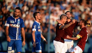 AS Roma belgian midfielder Radja Nainggolan (2ndR) is congratulated by teammates Miralem Pjanic (C) and Daniele De Rossi (R) after scoring during the Serie A football match against Empoli