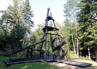 A reconstruction of the hand operated driling rig from 1862 in the Ignacy Lukasiewicz Museum 
