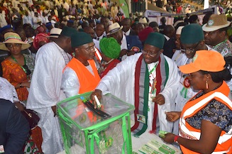 President Goodluck Jonathan votes during the PDP's Presidential Primary