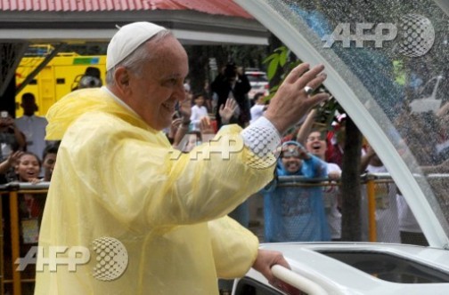 Pope Francis waves to the throng of Filipino Catholics