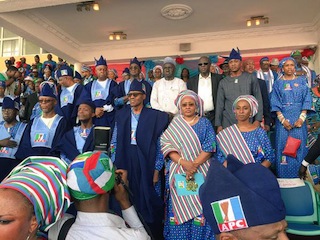 General Muhammadu Buhari (C)  with his wife Aisha(2nd R); his running mate, Prof. Yemi Osinbajo, his wife, Oludolapo (R). They are joined by Asiwaju Bola Tinubu (L) and Chief John Oyegun (2nd L)