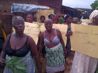 •Ikorodu women protesting at the weekend against activities of land grabbers