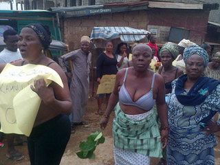 •Ikorodu women protesting in Lagos at the weekend against activities of land grabbers