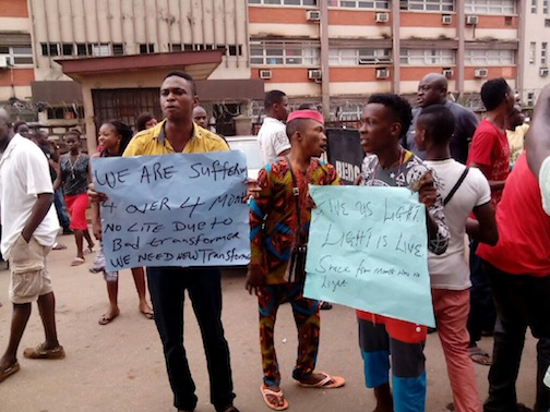 Residents of Iwogban community protest