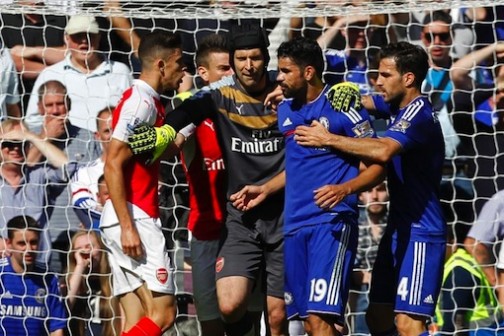 Arsenal defender Gabriel (L) and Chelsea's Diego Costa (2nd R) are separated by Arsenal goalkeeper Petr Cech (C) as they clash during their Premier League match at Stamford Bridge on September 19, 2015 (AFP Photo/Ian Kington)