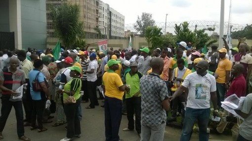 Civil Society groups protesting at Alausa, Ikeja Lagos on Thursday