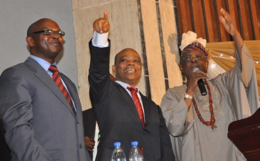 L-R: Mike Awoyinfa, Late Dimgba Igwe and former Ogun governor, Olusegun Osoba