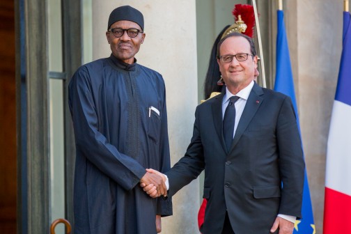 R-L: President Francois Hollande of France and President Muhammadu Buhari of Nigeria