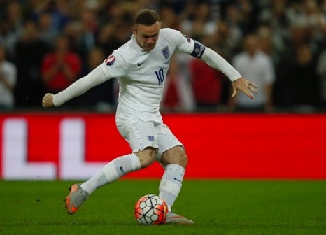 England's striker Wayne Rooney strikes the ball to score from the penalty spot making him England's all-time goal scorer, during the Euro 2016 qualifying group E football match between England and Switzerland in west London on September 8, 2015 (AFP Photo/Adrian Dennis)