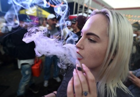 A woman smokes a joint in Portland, Oregon, on October 4, 2015 (AFP Photo/Josh Edelson)