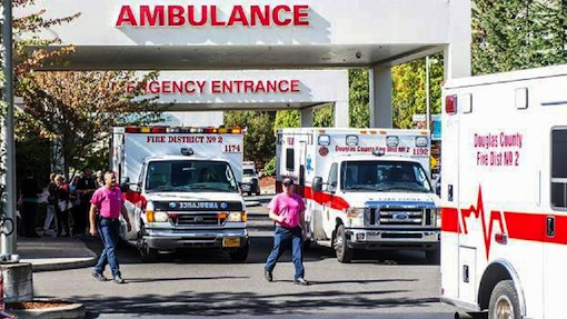 Paramedics return to ambulances after bringing patients to Mercy Medical Center in Roseburg, Oregon, following a deadly shooting at Umpqua Community College on October 1, 2015 (AFP Photo/Aaron Yost)