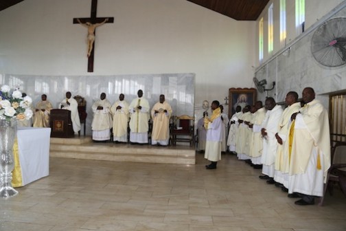Clergy men pray for Mama Lucia Onabowale Onabanjo Photo: Idowu Ogunleye/PM News
