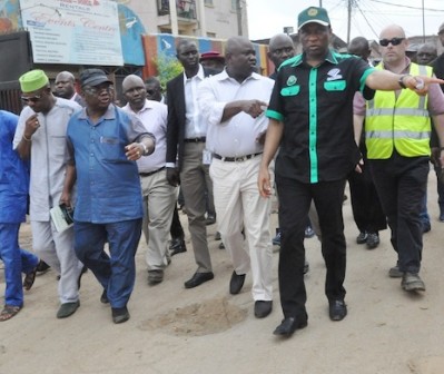 Lagos State Governor, Mr. Akinwunmi Ambode (middle); Project Manager, P.W Nigeria Limited, Mr. Anthony O’Donovan; Secretary to the State Government, Mr. Tunji Bello; Commissioner for Works & Infrastructure, Engr. Ganiyu Johnson; Executive Secretary, Mushin Local Government, Hon. Jide Bello, during the Governor’s  inspection of Daleko Road, Mushin, on Tuesday, November 10, 2015