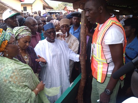 Governor Idris Wada and wife Halima, questioning a presiding officer after Halima's name could not be found on the voters' register. Photo: Femi Ipaye 