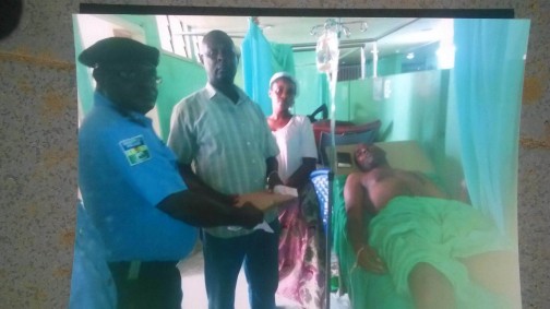 The bedridden policeman injured during the Agbara bank robbery receiving cash gift from the police authorities