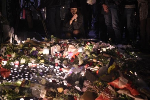 A woman looks at floral tributes laid at the entrance to the "Belle Equipe" restaurant, the site of one of the attacks in Paris on November 14, 2015 (AFP Photo/Lionel Bonaventure)