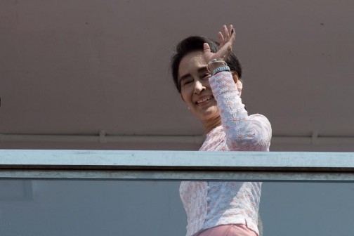Myanmar opposition leader Aung San Suu Kyi waves to supporters outside the National League of Democracy (NLD) headquarters in Yangon, on November 9, 2015 (AFP Photo/Nicolas Asfouri)