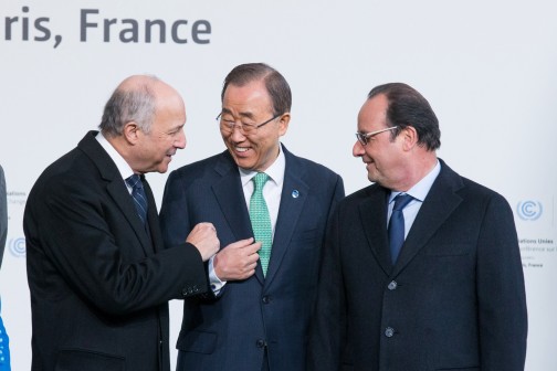 UN CLIMATE CHANGE:   SEC GEN, MR BAN KI MOON CHAT WITH FRENCH PRESIDENT MR. FRANCOIS HOLLANDE  (RIGHT) AND ANOTHER WORLD LEADER ATTHE OPENING OF THE UN CLIMATE CHANGE CONFERENCE IN PARIS FRANCE. NOV 30 2015.