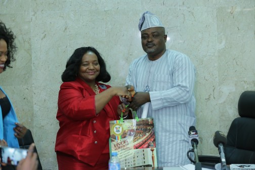 Speaker, Lagos State House of Assembly, Rt. Hon Mudashiru Obasa presenting a gift to the member, Georgia State Senate, Senator Donzella James when Senator James visited the Assembly on Tuesday. 