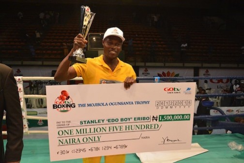 Stanley ' Edo Boy' Eribo displays his N1.5m cheque and trophy