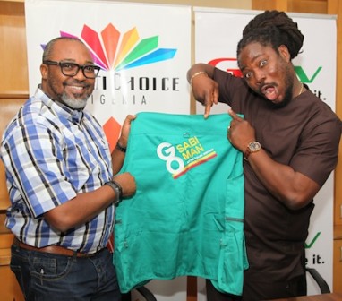 L-R: John Ugbe, Managing Director, MultiChoice Nigeria signing the contract paper with Daddy Showkey as GOtv Ambassador