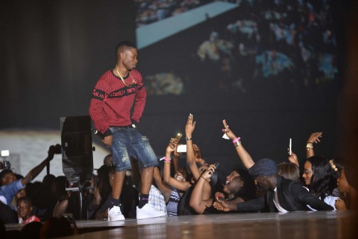 Lil Kesh thrilling fans at Olamide's show