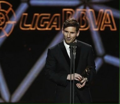 Lionel Messi with his La Liga best forward award