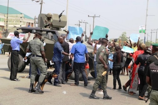 Security operatives sue for peace as protesters urge President Buhari to recall military operatives Photo: Idowu Ogunleye