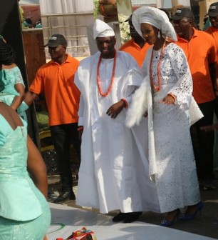 Merlyn Okowa (daughter of Governor Ifeanyi Okowa) and Mr Gbolahoan Daramola during their traditional marriage ceremony at Owanta in Ika North East, Delta State. 