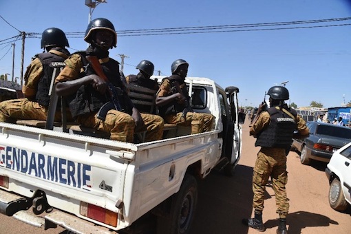 Members of security forces patrol in a street of Ouagadougou on November 28, 2015 (AFP Photo/Issouf Sanogo)