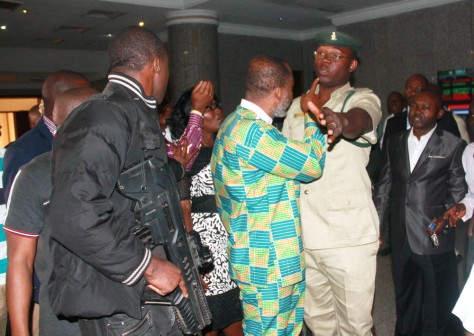 IPOB leader, Nnamdi Kanu in face-off with a prison warder at Federal High Court in Abuja on Monday , 25 January, 2016.  PHOTOS: Femi Ipaye