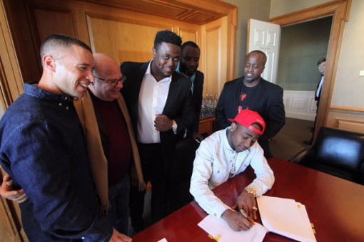 Afro-pop star David Adeleke better known Davido signed a $1million (N300million) global deal with Sony Music Entertainment at their headquarters in New York, United States.