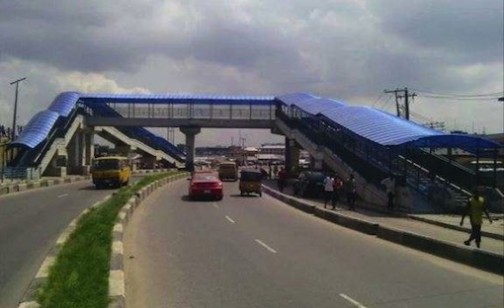 A pedestrian bridge along Lagos:Abeokuta