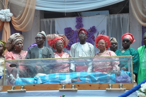 Children of the Olubadan paying their last respects to the late monarch at the Lying In State at Mapo Hall, Ibadan on Wednesday, 10 Feb, 2016