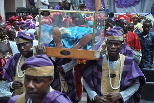 The remains of the late Olubadan being carried into Mapo Hall