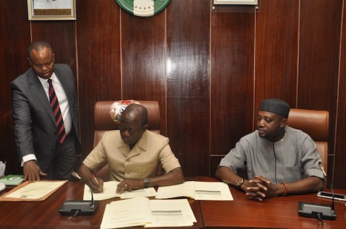 Governor Adams Oshiomhole flanked by Mr Lawrence Aghedo, Commissioner for Budget and Planning (left) and Rt Hon Victor Edoror, Speaker, Edo State House of Assembly (right)  at the signing of the 2016 Appropriation Bill into Law‎