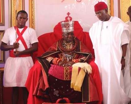 The Olu of Warri, Ogiame Ikenwoli I flanked by Governor Ifeanyi Okowa (R) and one of his aides