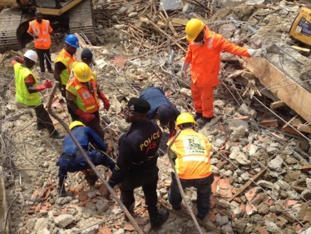 Rescue operatives trying to pull out one of the victims PHOTO: PM News