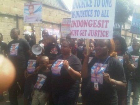 Women Arise protesting at Ebute Meta Magistrates' court over killing of housewife, Idongesit Udom by a policeman, Musliu Aremu