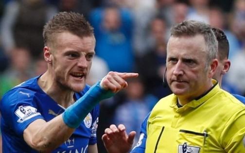 Jamie Vardy shows his displeasure at referee Jonathan Moss's decision